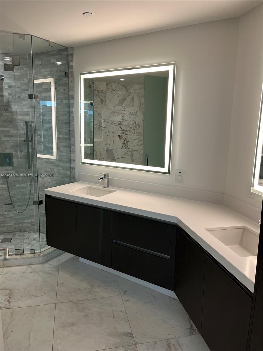 PARAMOUNT MIAMI WORLDCENT - Residential