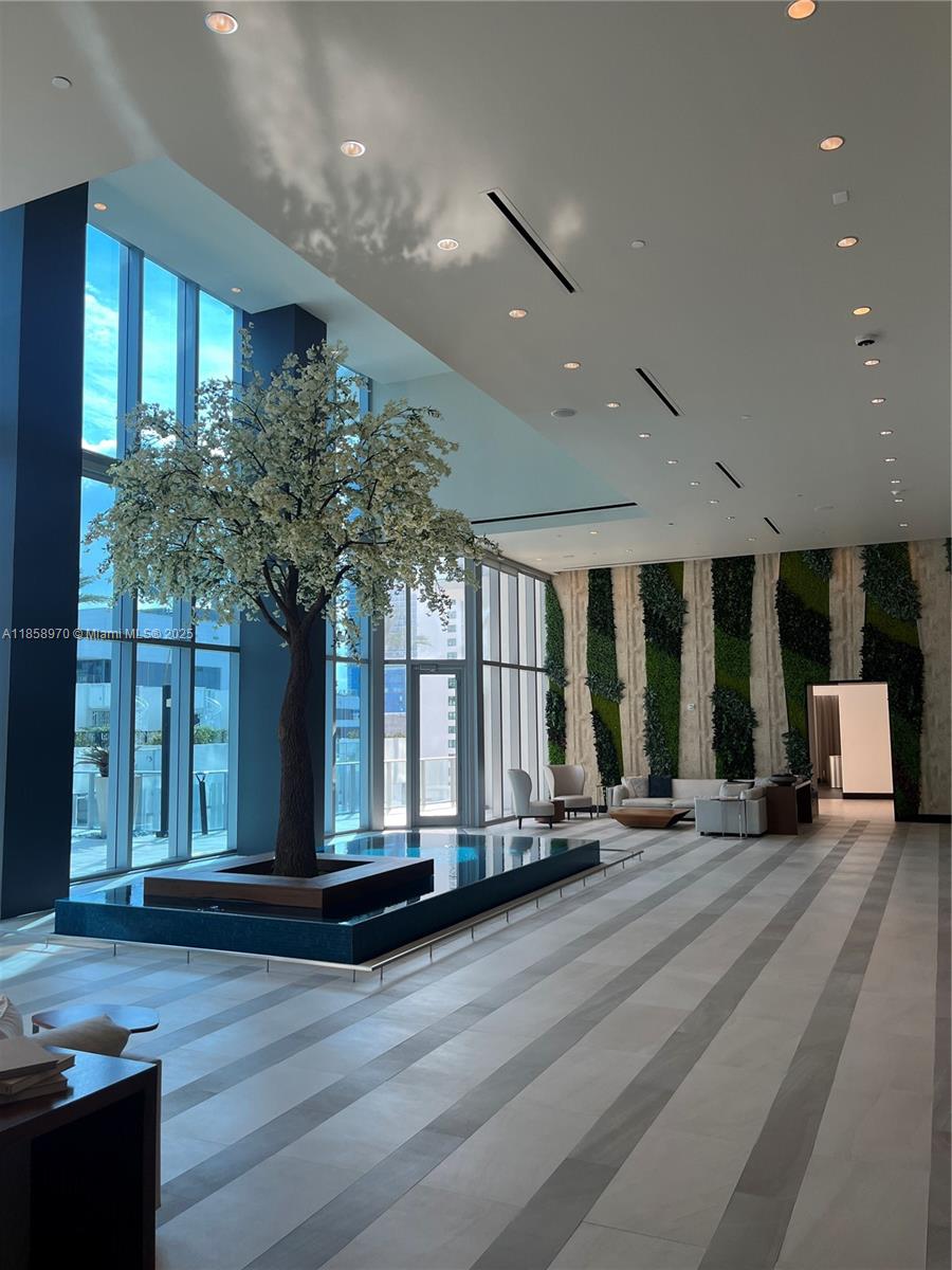 PARAMOUNT MIAMI WORLDCENT - Residential