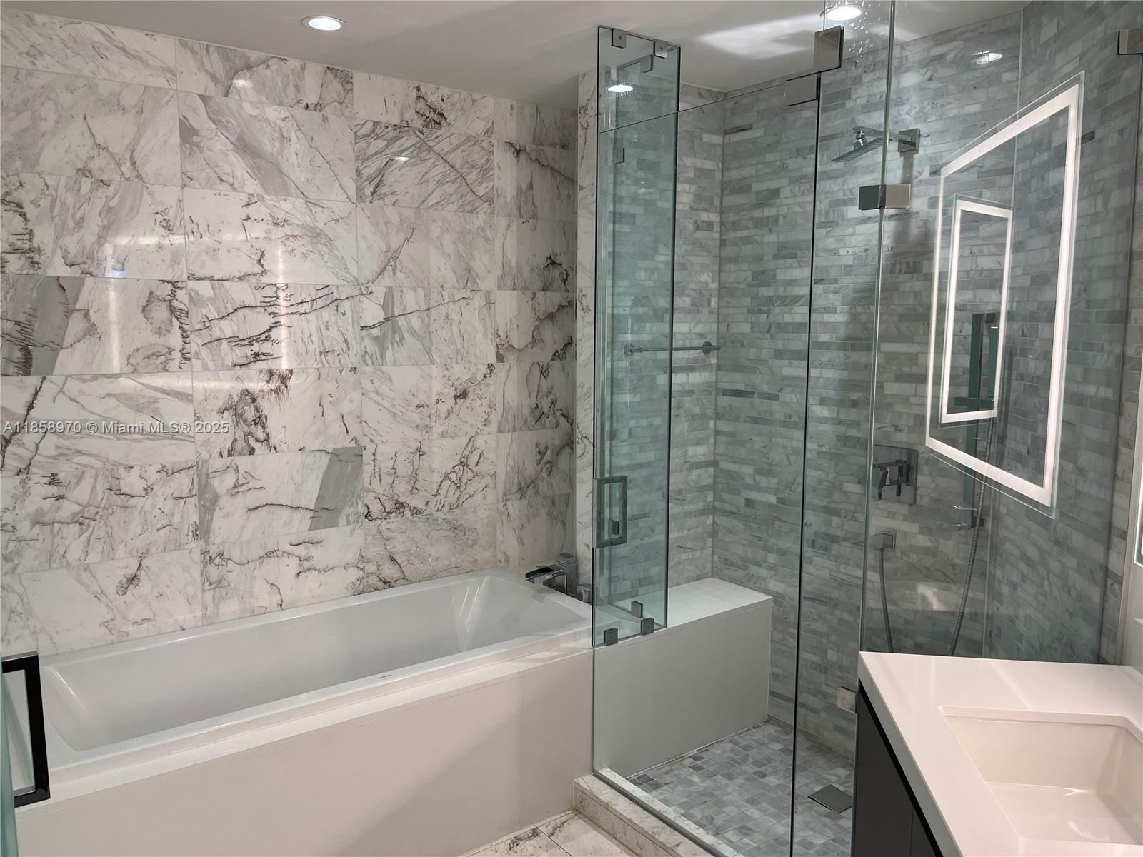 PARAMOUNT MIAMI WORLDCENT - Residential