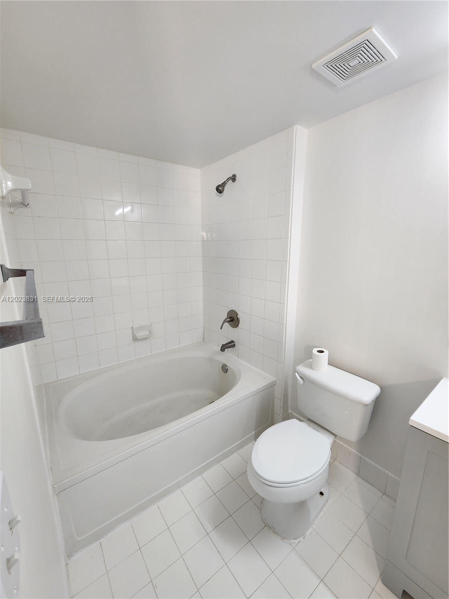 PALMS POINT CONDO - Residential Lease
