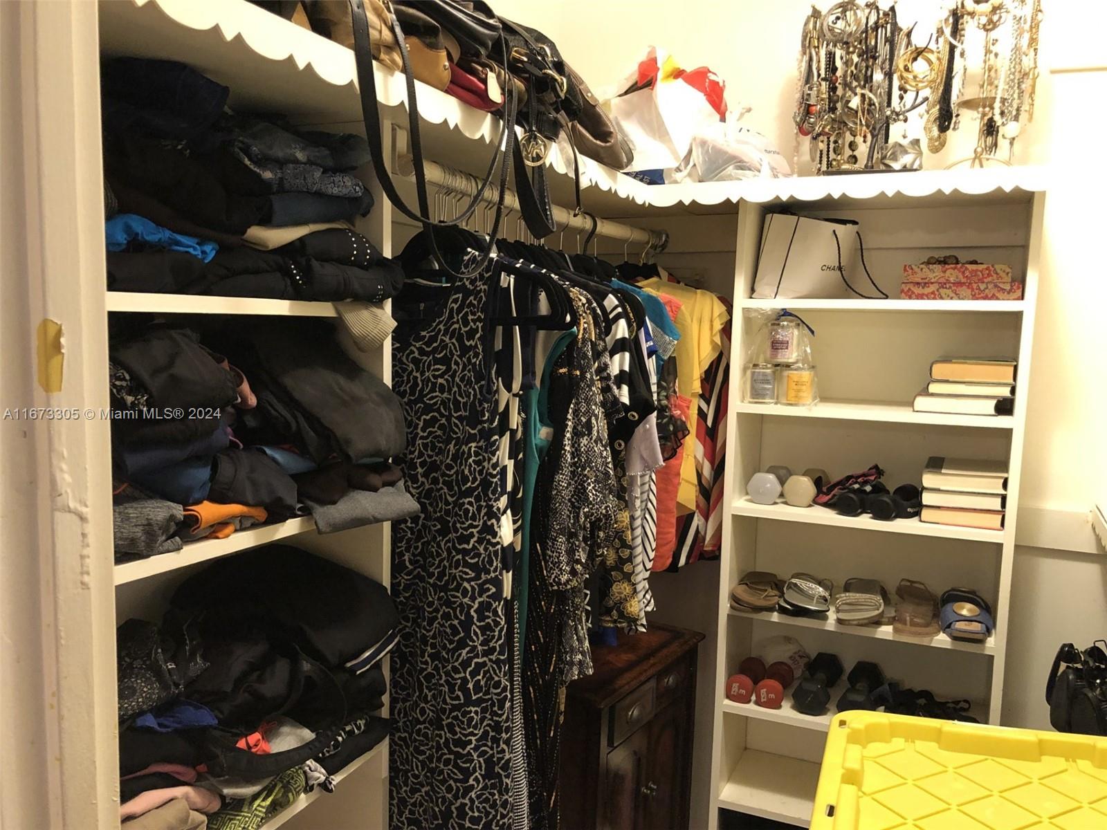 CANONGATE CONDO NO ONE - Residential