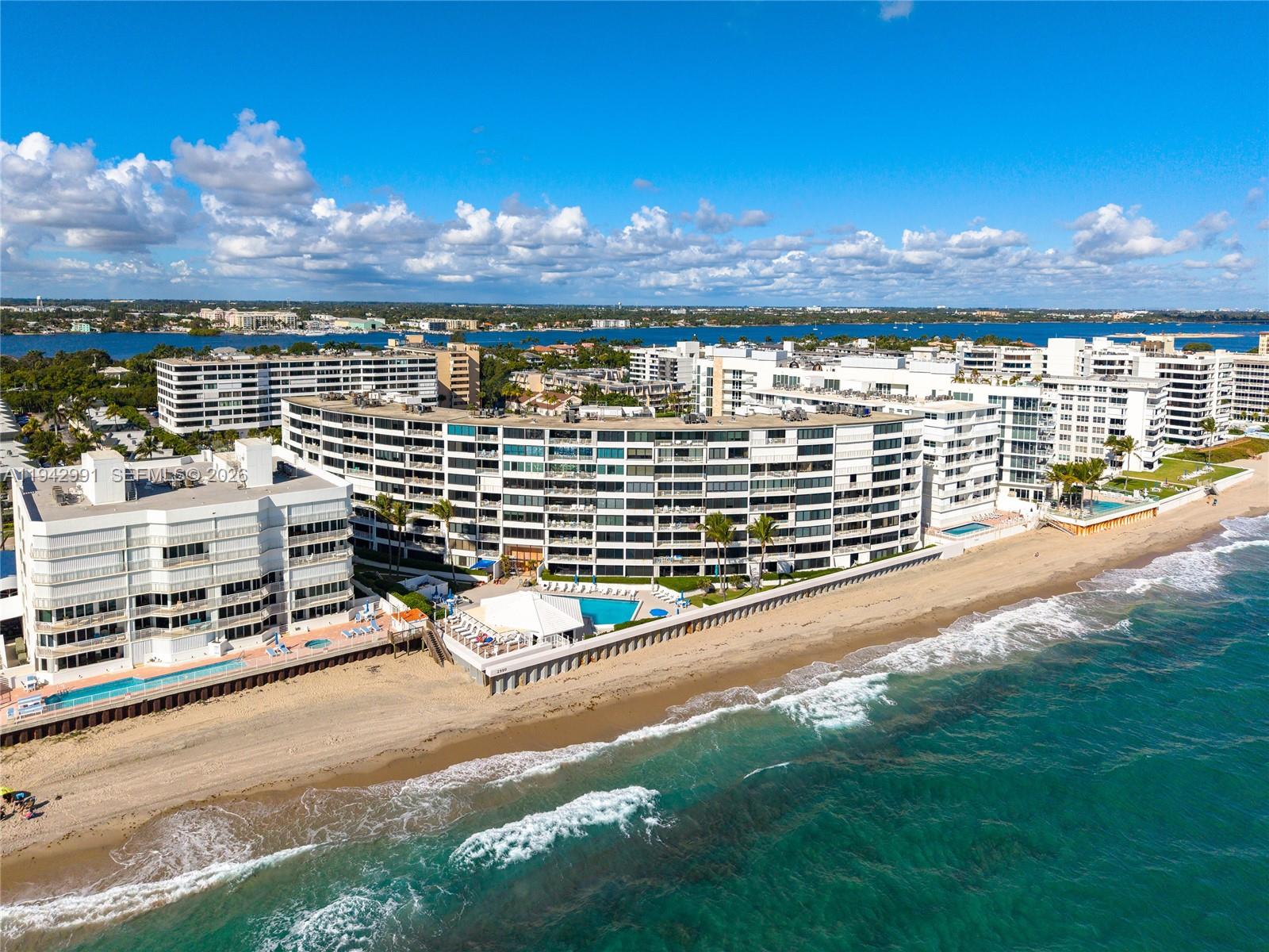 MAYFAIR HOUSE CONDO - Residential