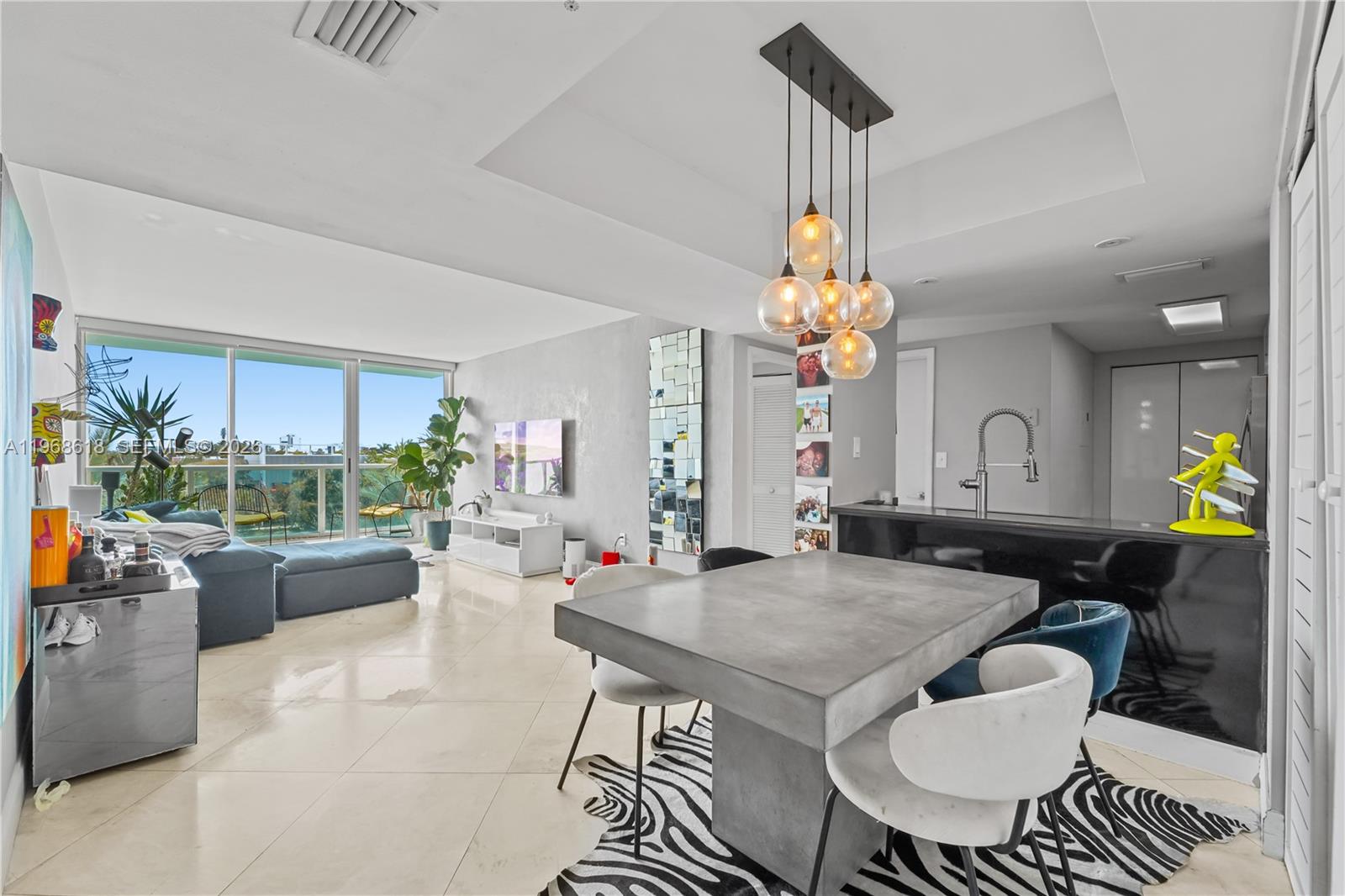 THE FLORIDIAN CONDO - Residential Lease