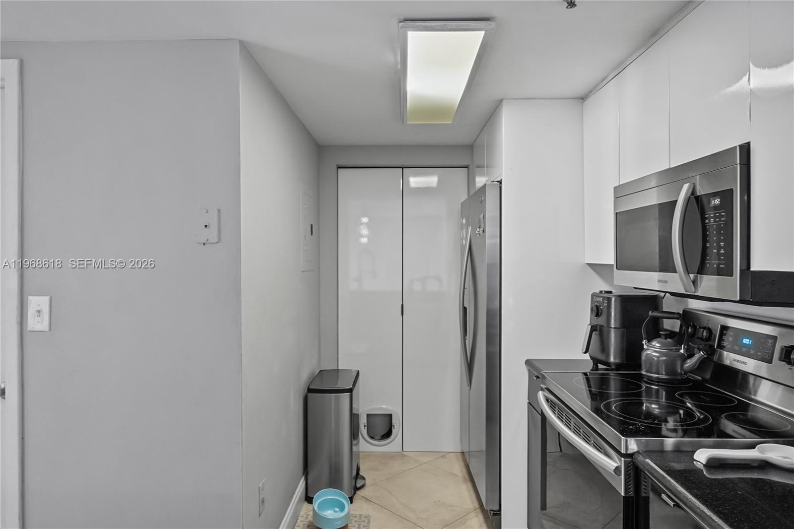 THE FLORIDIAN CONDO - Residential Lease