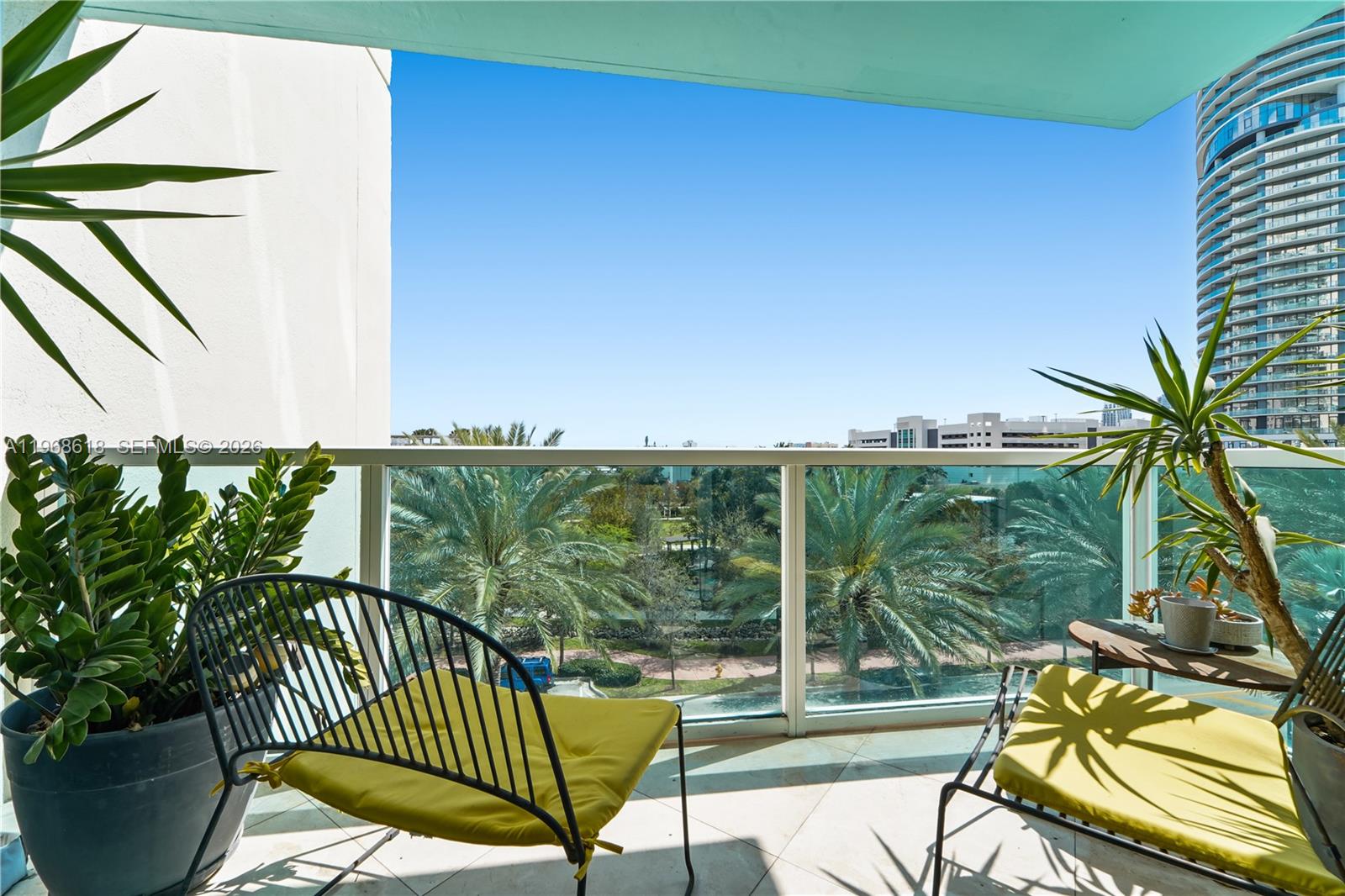 THE FLORIDIAN CONDO - Residential Lease