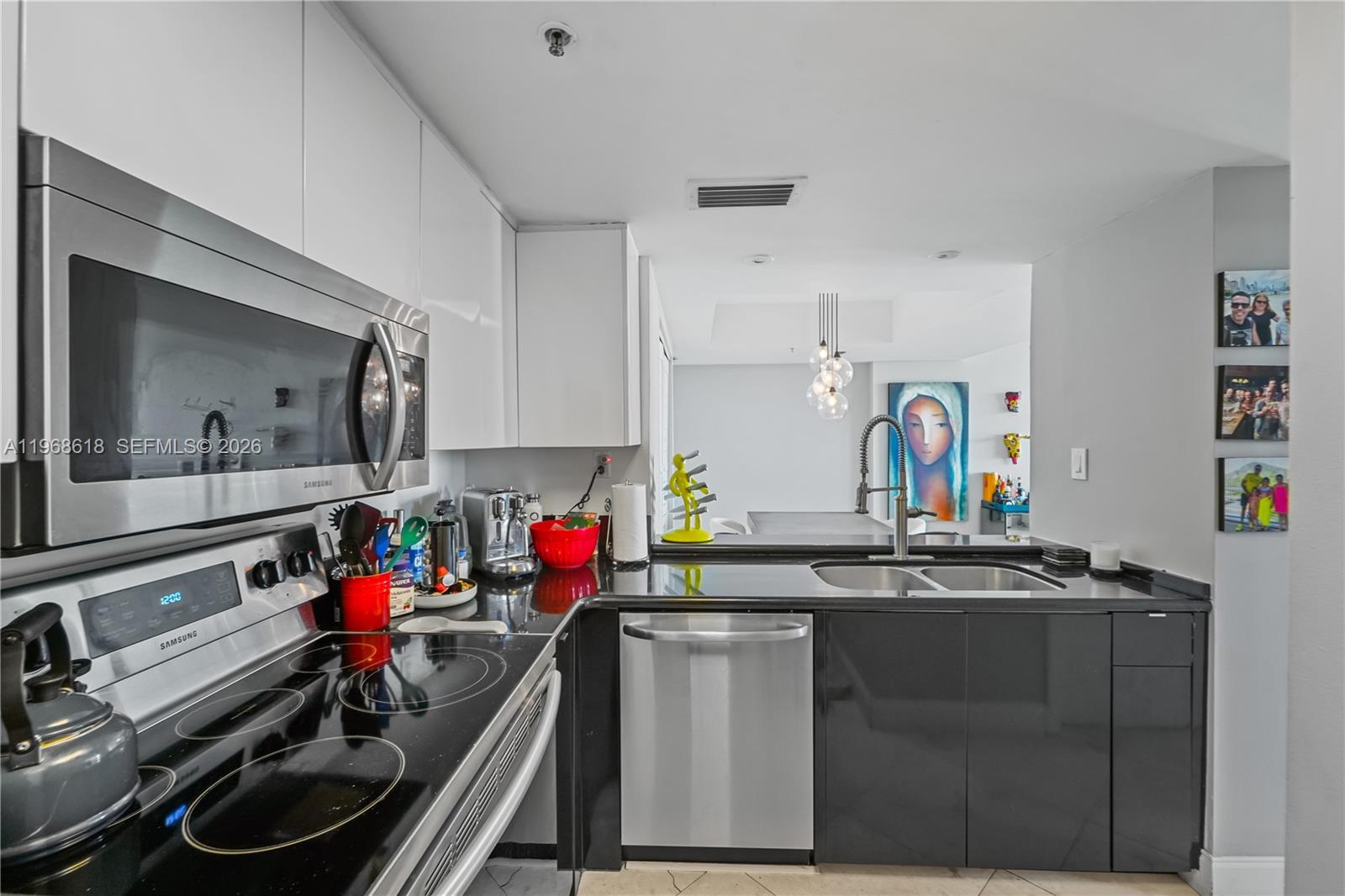 THE FLORIDIAN CONDO - Residential Lease