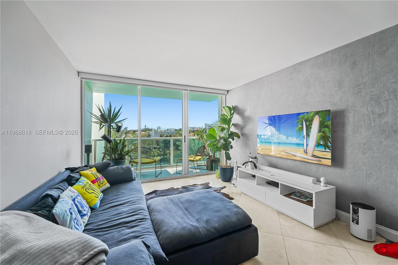 THE FLORIDIAN CONDO - Residential Lease