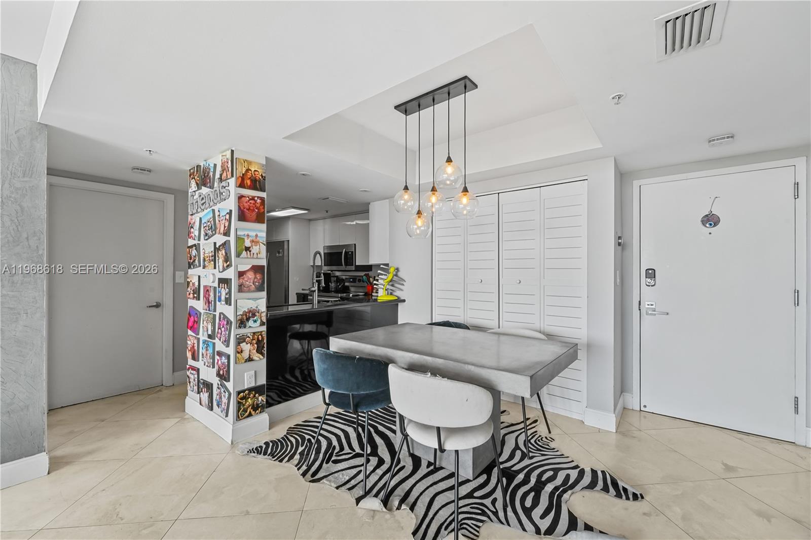 THE FLORIDIAN CONDO - Residential Lease