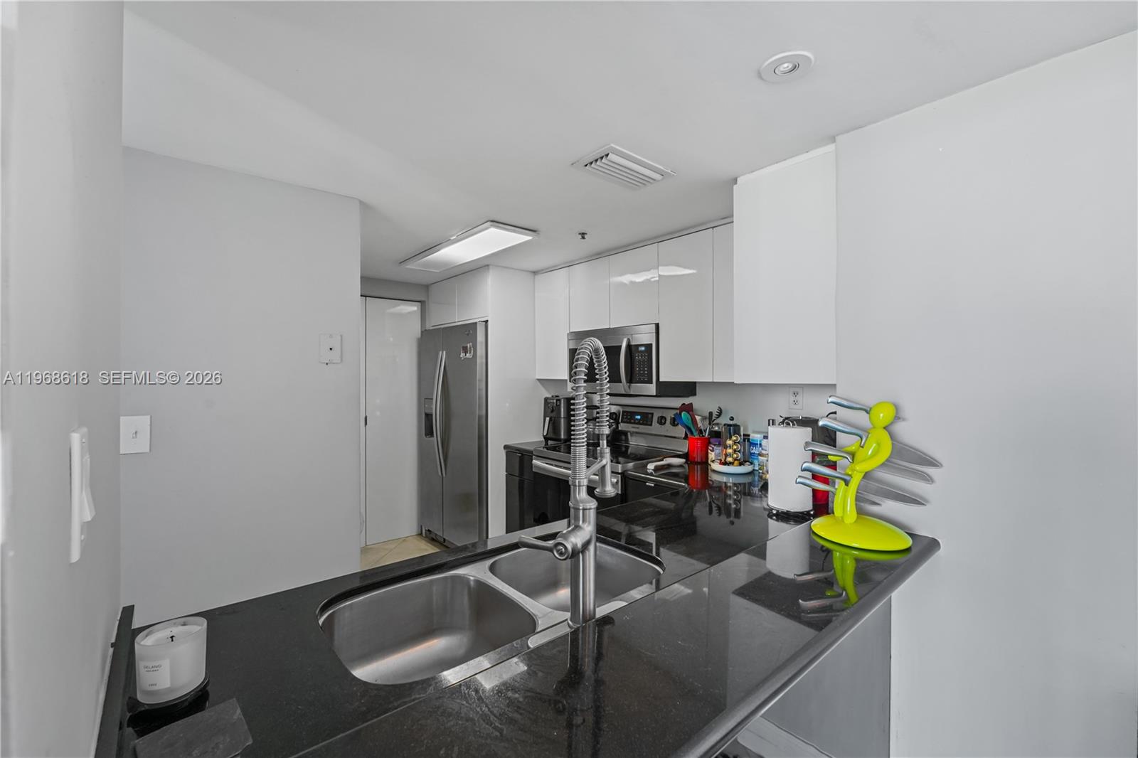 THE FLORIDIAN CONDO - Residential Lease