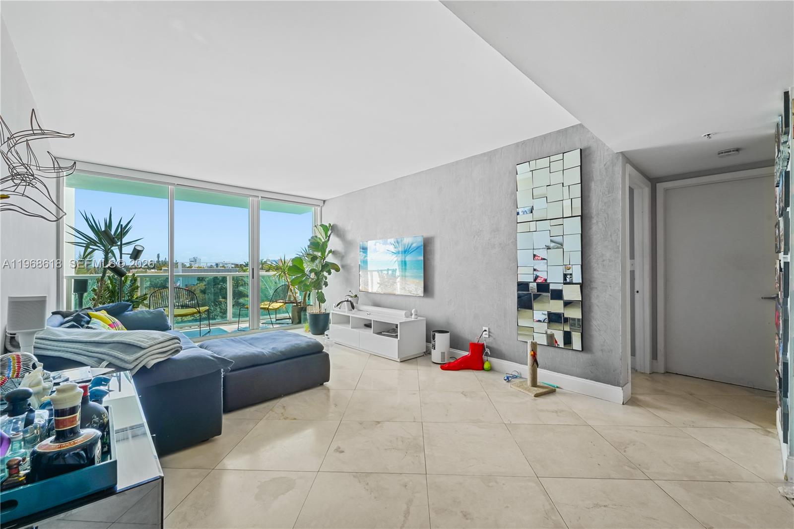 THE FLORIDIAN CONDO - Residential Lease