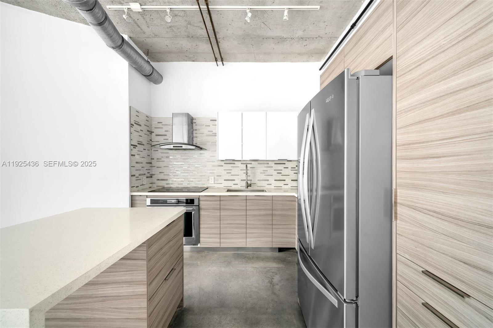 10 SW South River Dr 1806