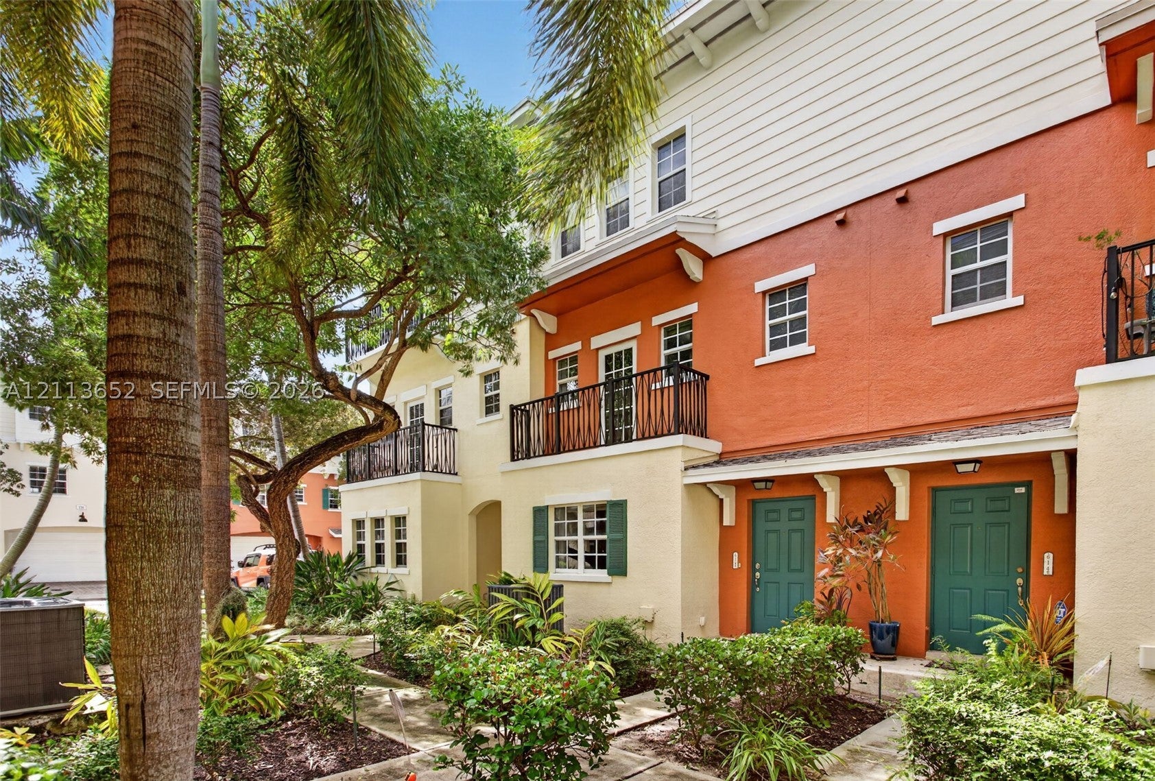 618 SW 1st Ln, Pompano Beach FL 33060