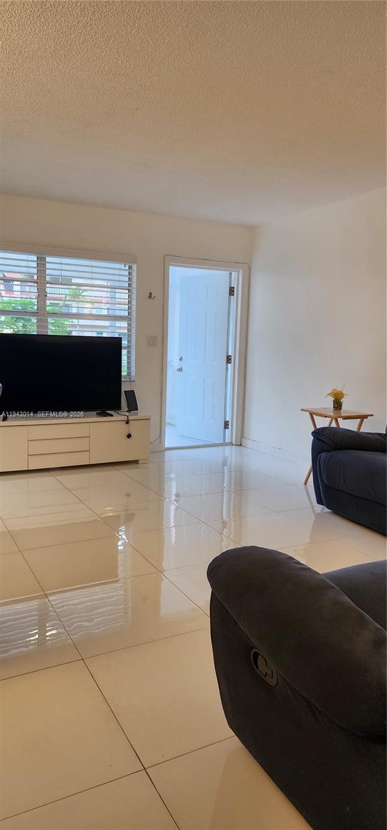 BEVERLY HILLS CONDO NUMBE - Residential Lease