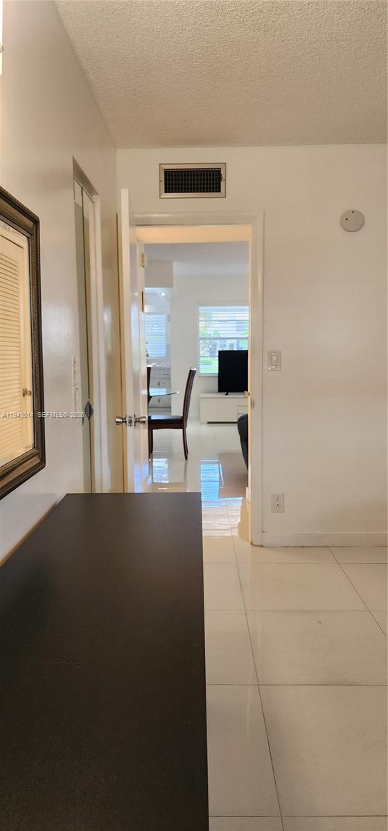 BEVERLY HILLS CONDO NUMBE - Residential Lease