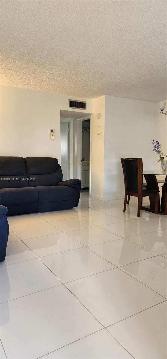 BEVERLY HILLS CONDO NUMBE - Residential Lease