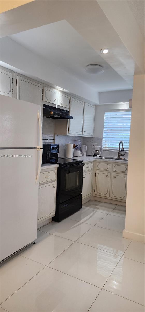 BEVERLY HILLS CONDO NUMBE - Residential Lease