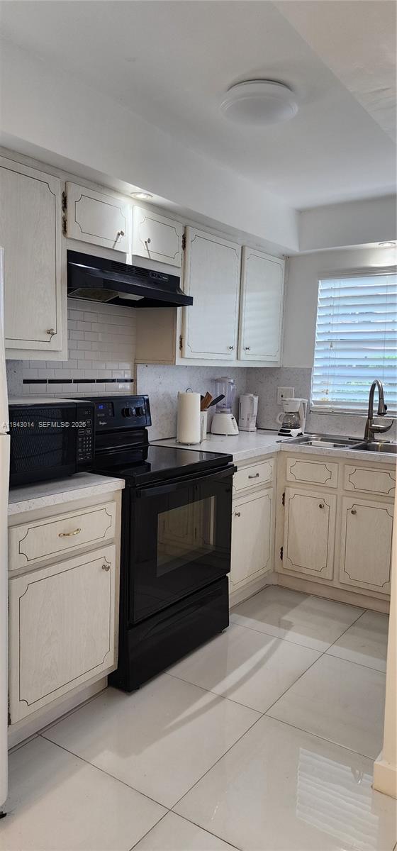 BEVERLY HILLS CONDO NUMBE - Residential Lease