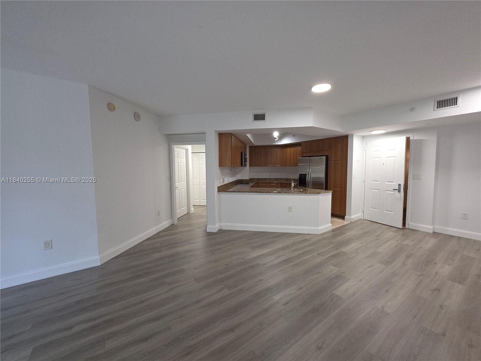 VERANDA CONDO - Residential Lease