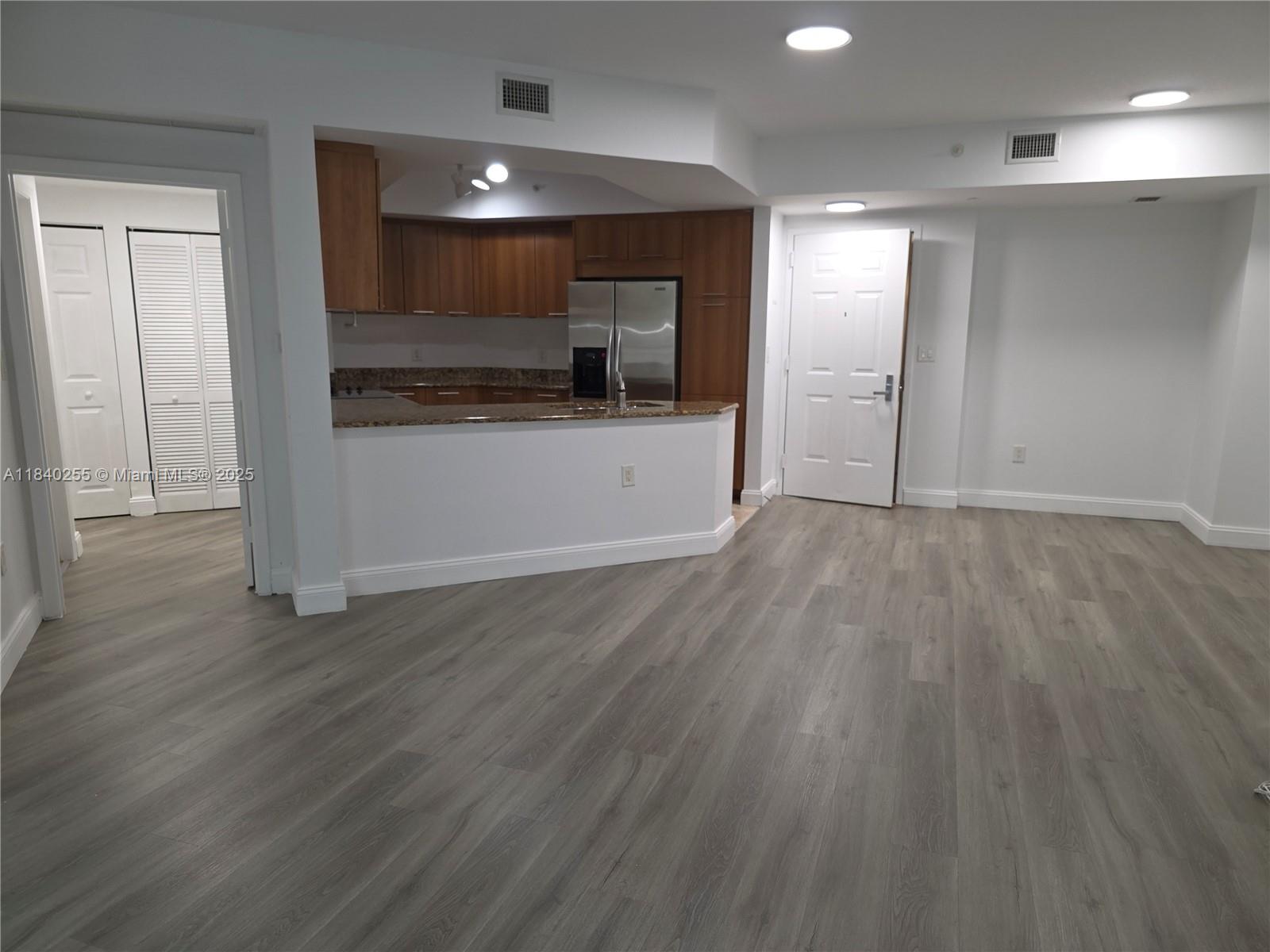 VERANDA CONDO - Residential Lease