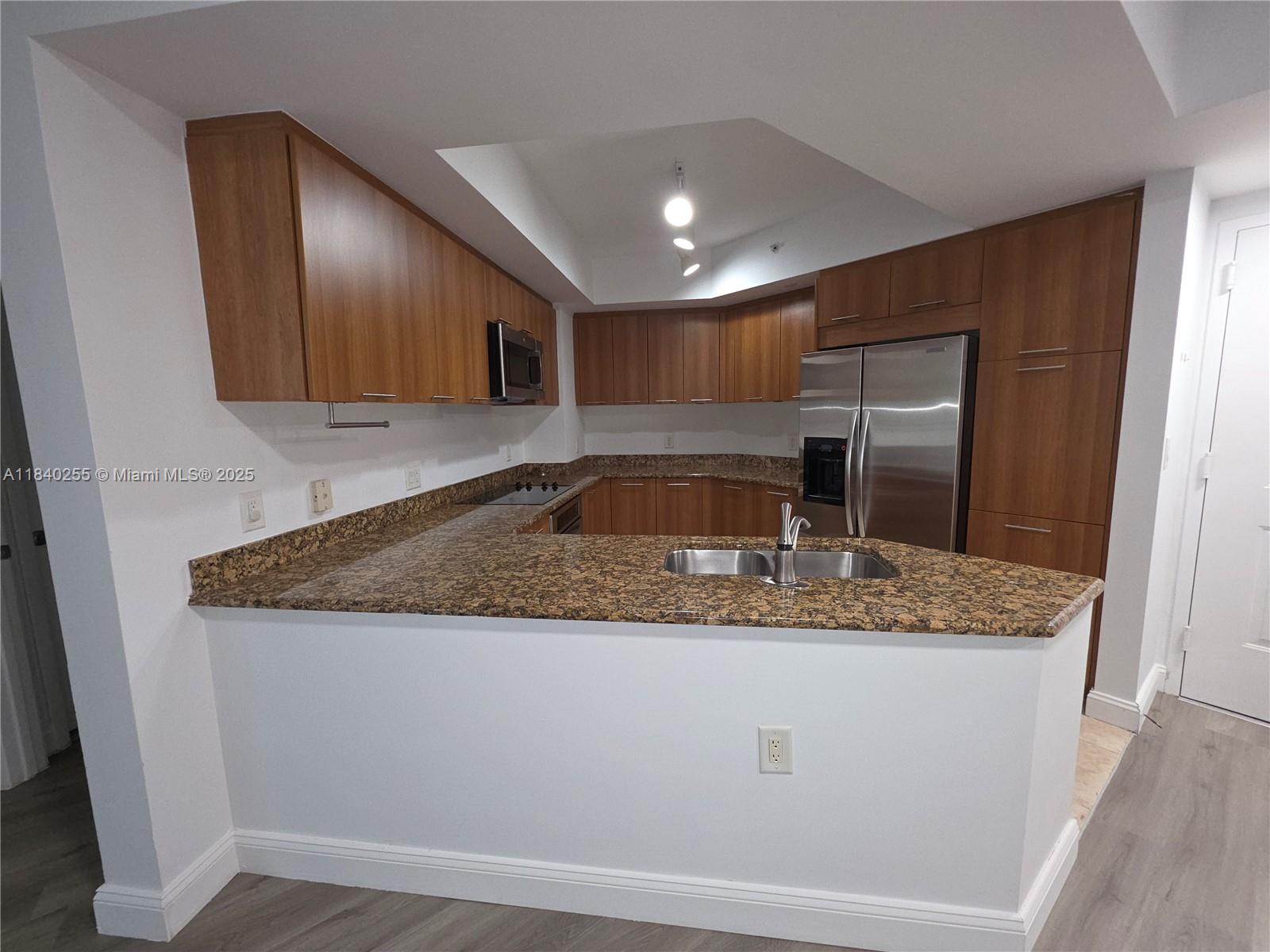 VERANDA CONDO - Residential Lease