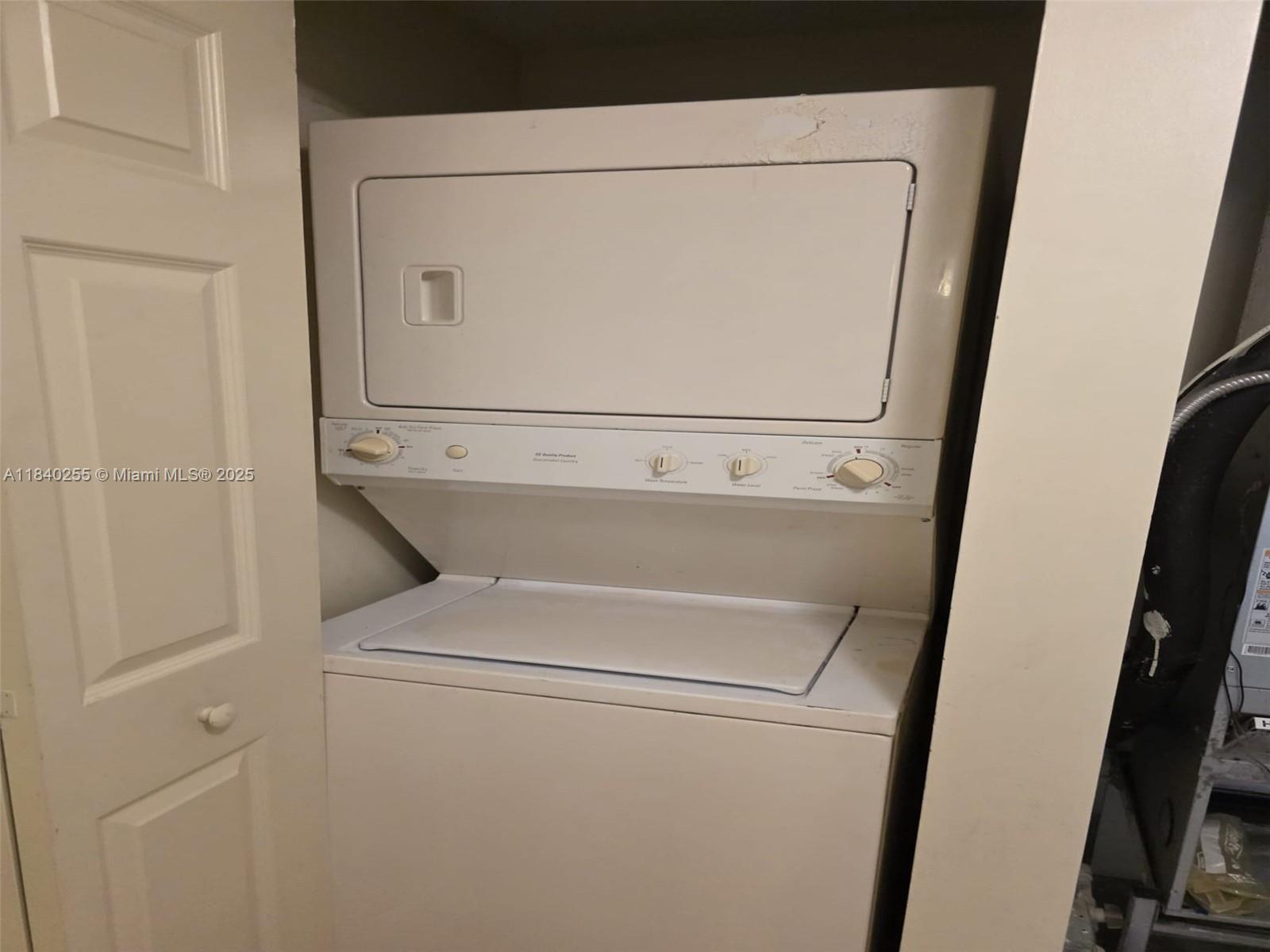 VERANDA CONDO - Residential Lease