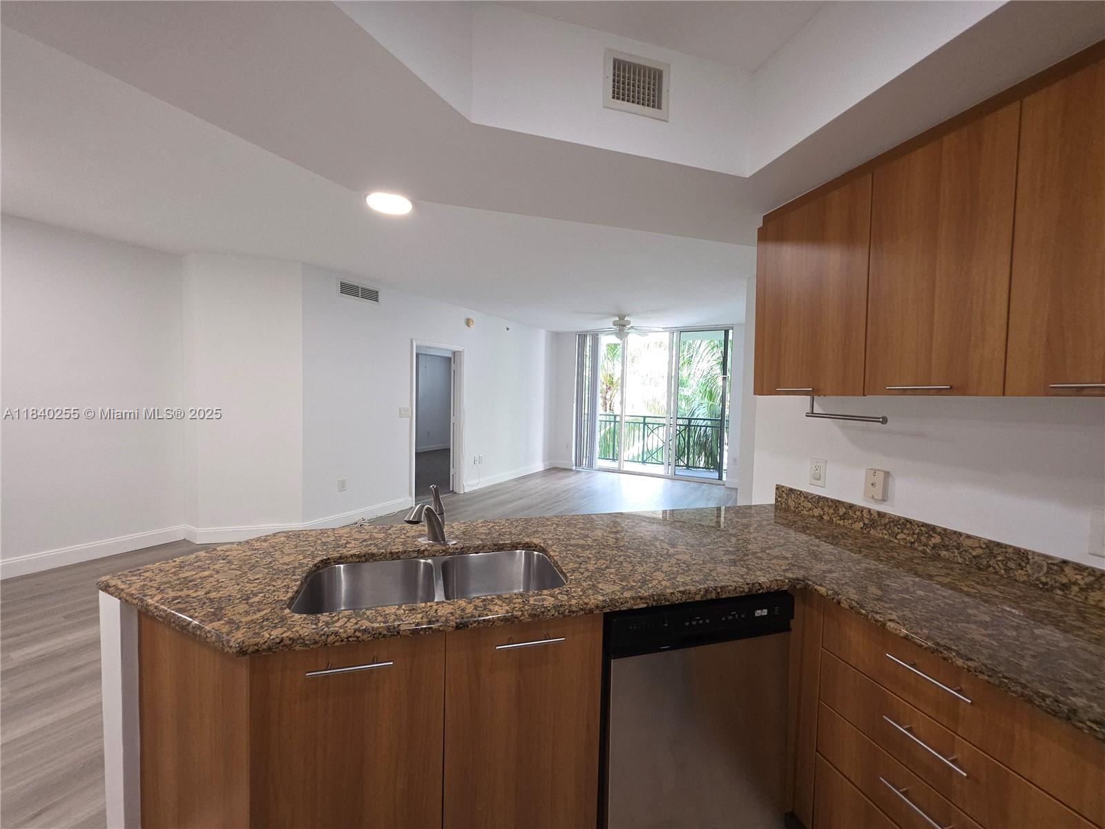 VERANDA CONDO - Residential Lease