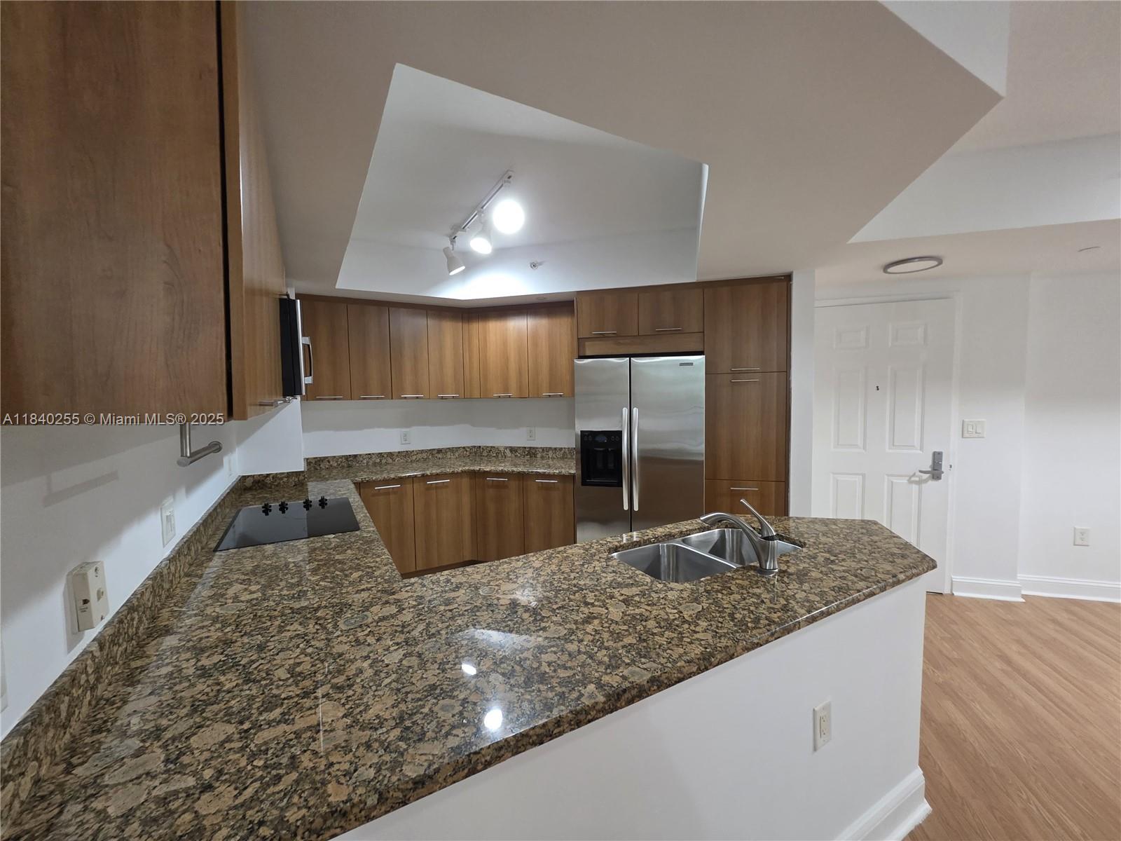 VERANDA CONDO - Residential Lease