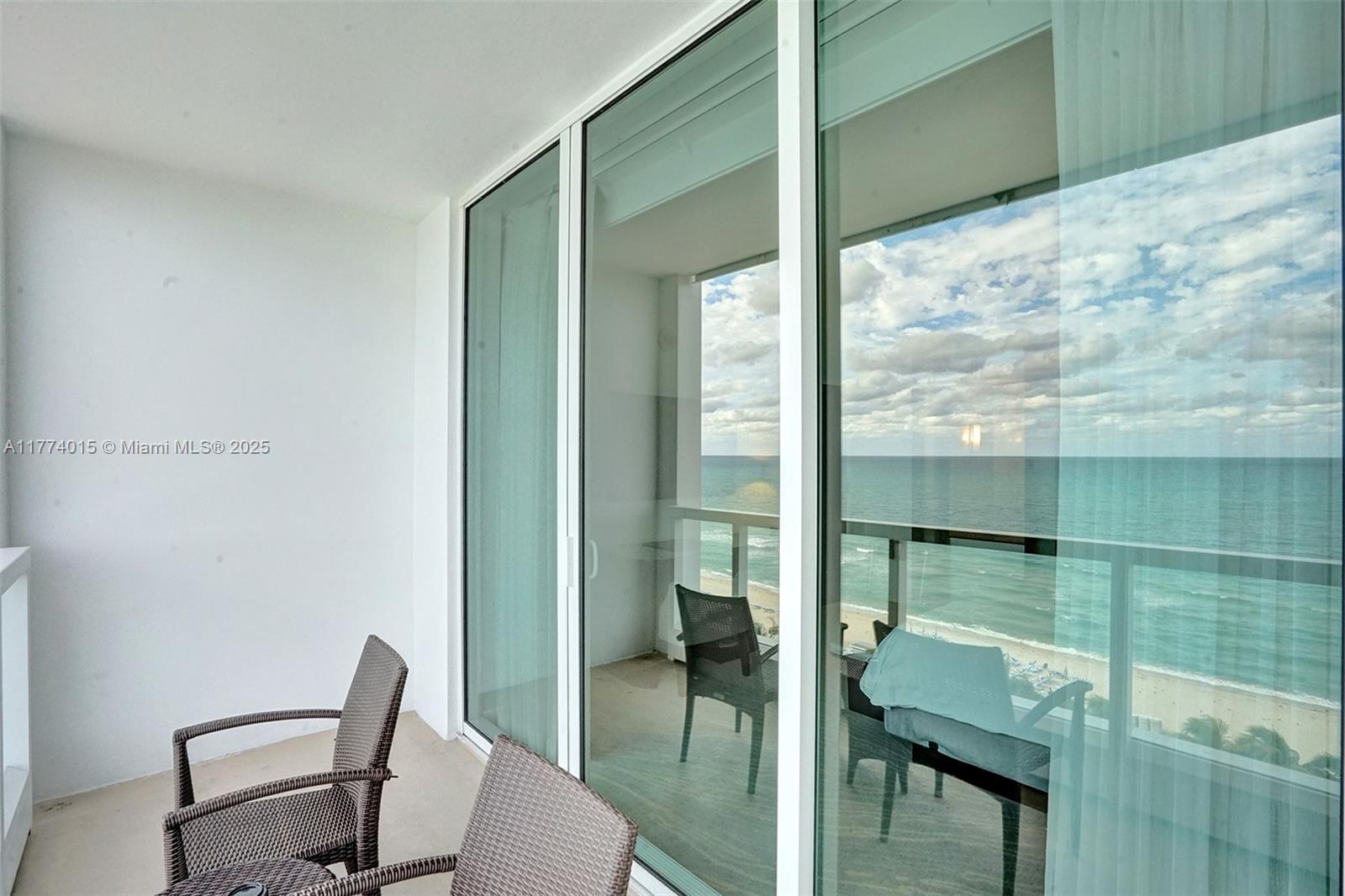 FONTAINEBLEAU III - Residential