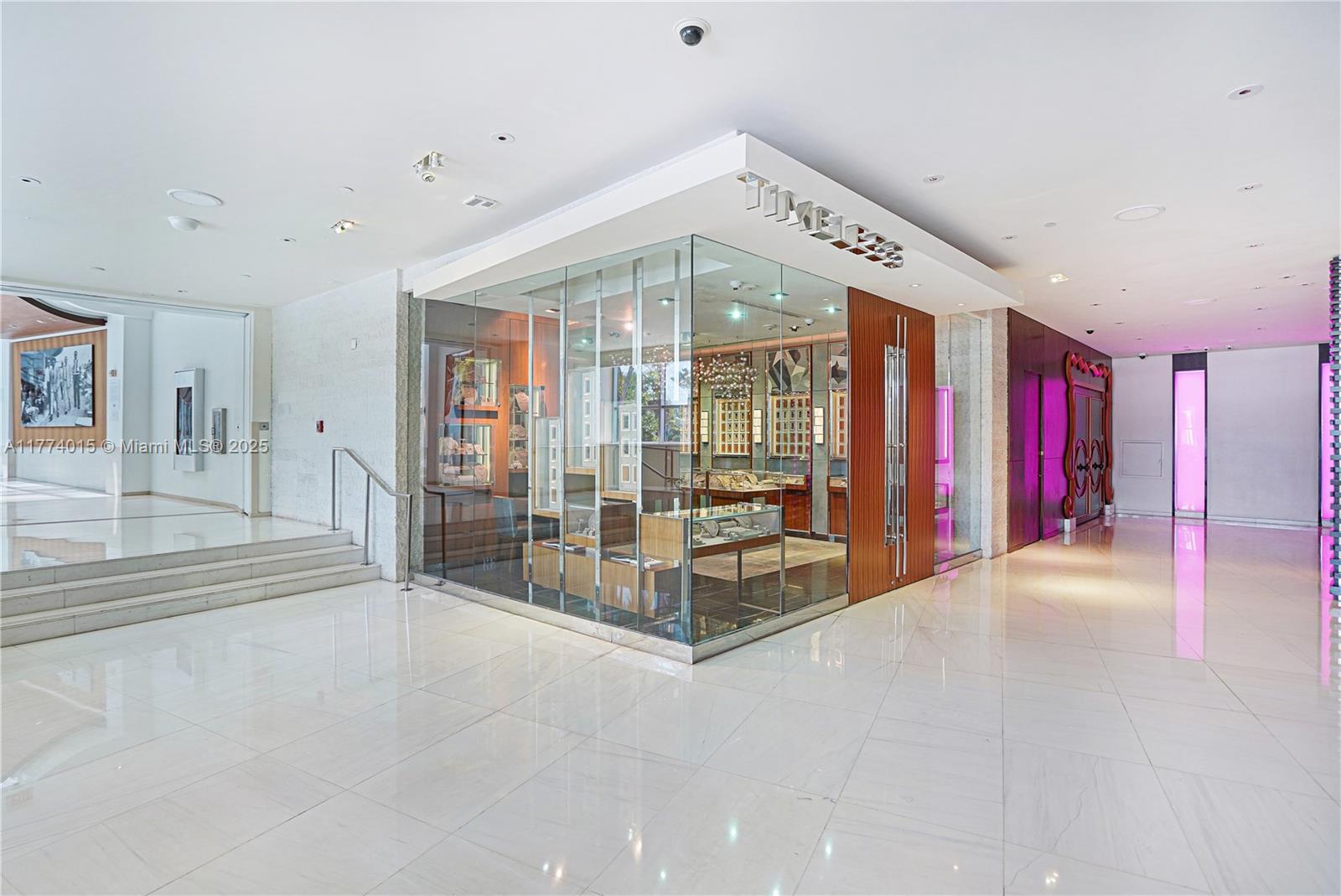 FONTAINEBLEAU III - Residential