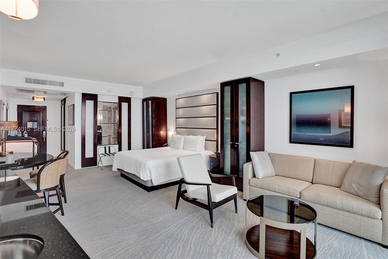 FONTAINEBLEAU III - Residential