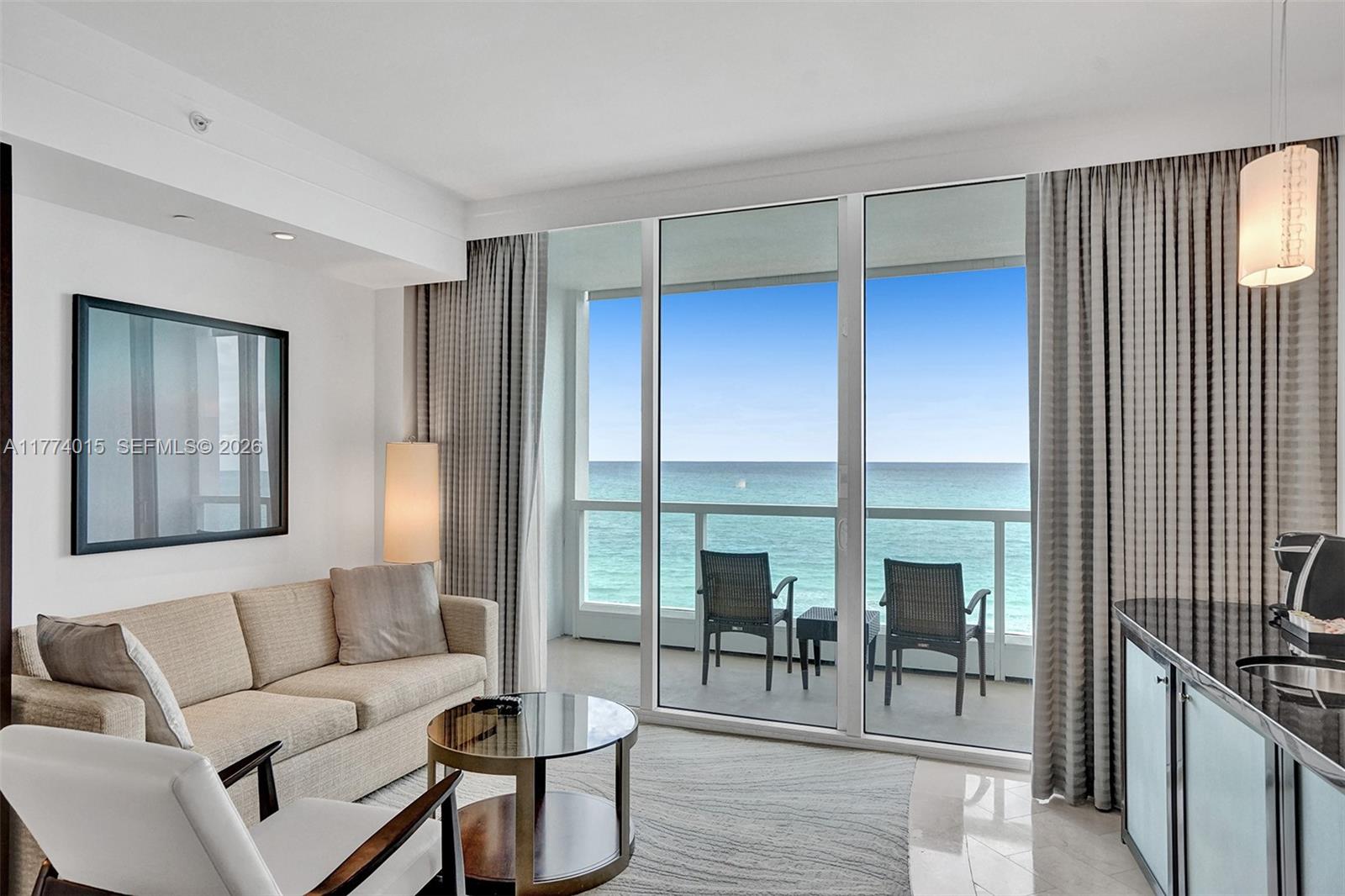 FONTAINEBLEAU III - Residential