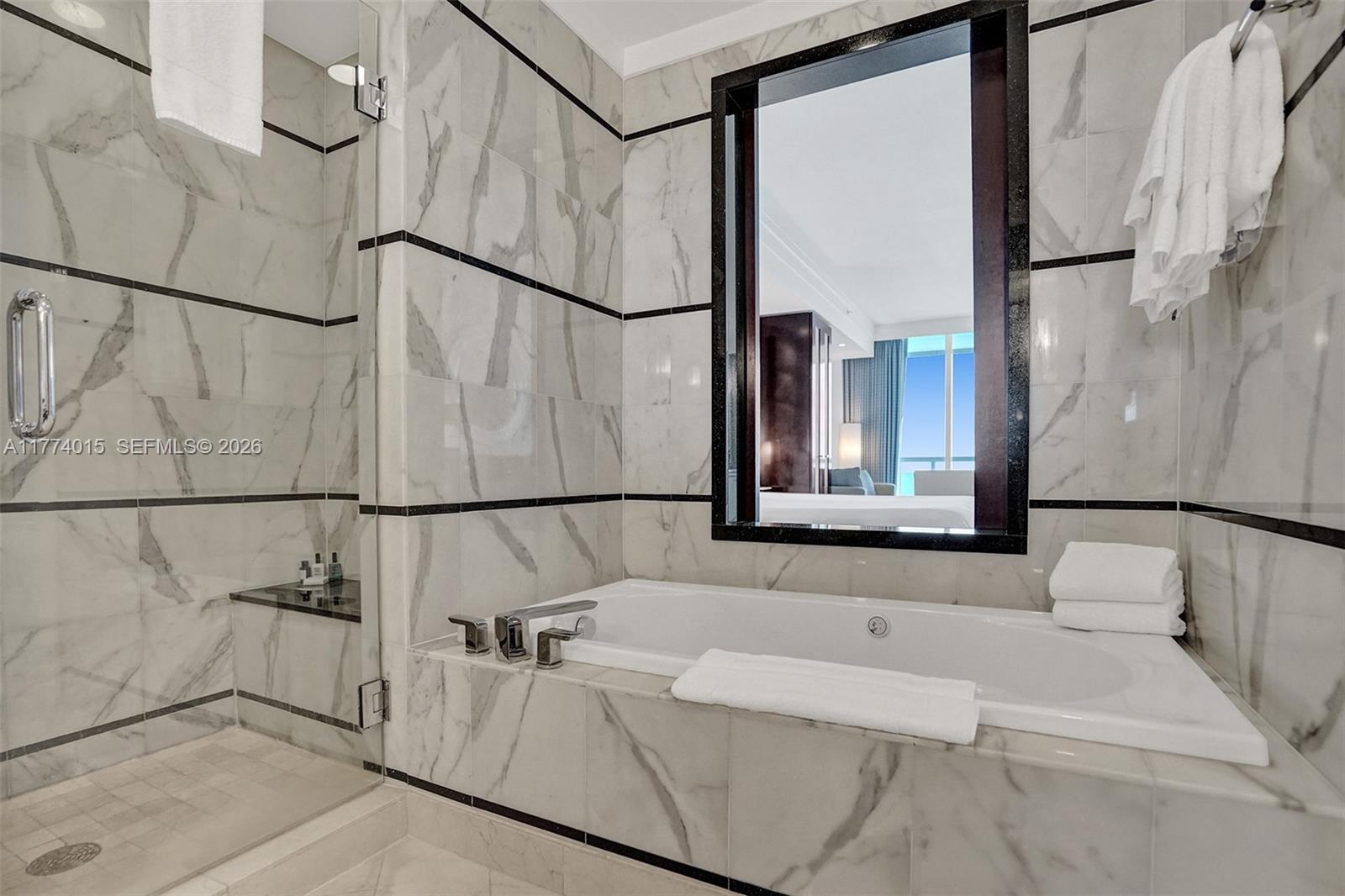 FONTAINEBLEAU III - Residential