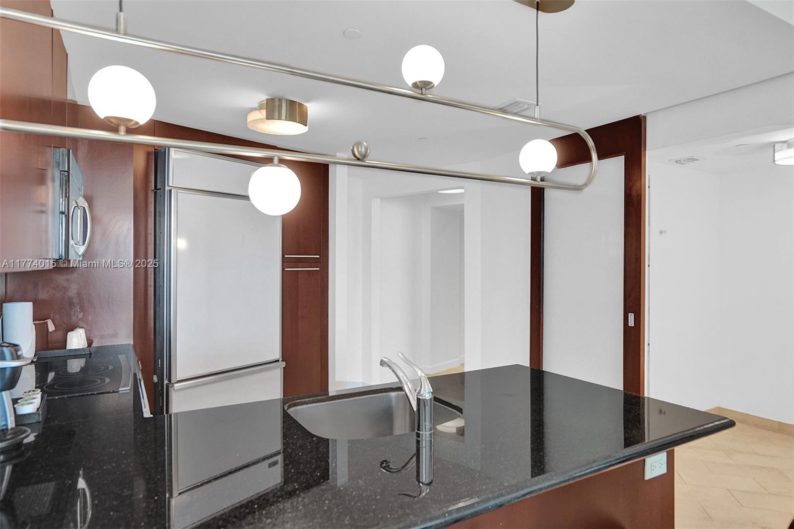 FONTAINEBLEAU III - Residential