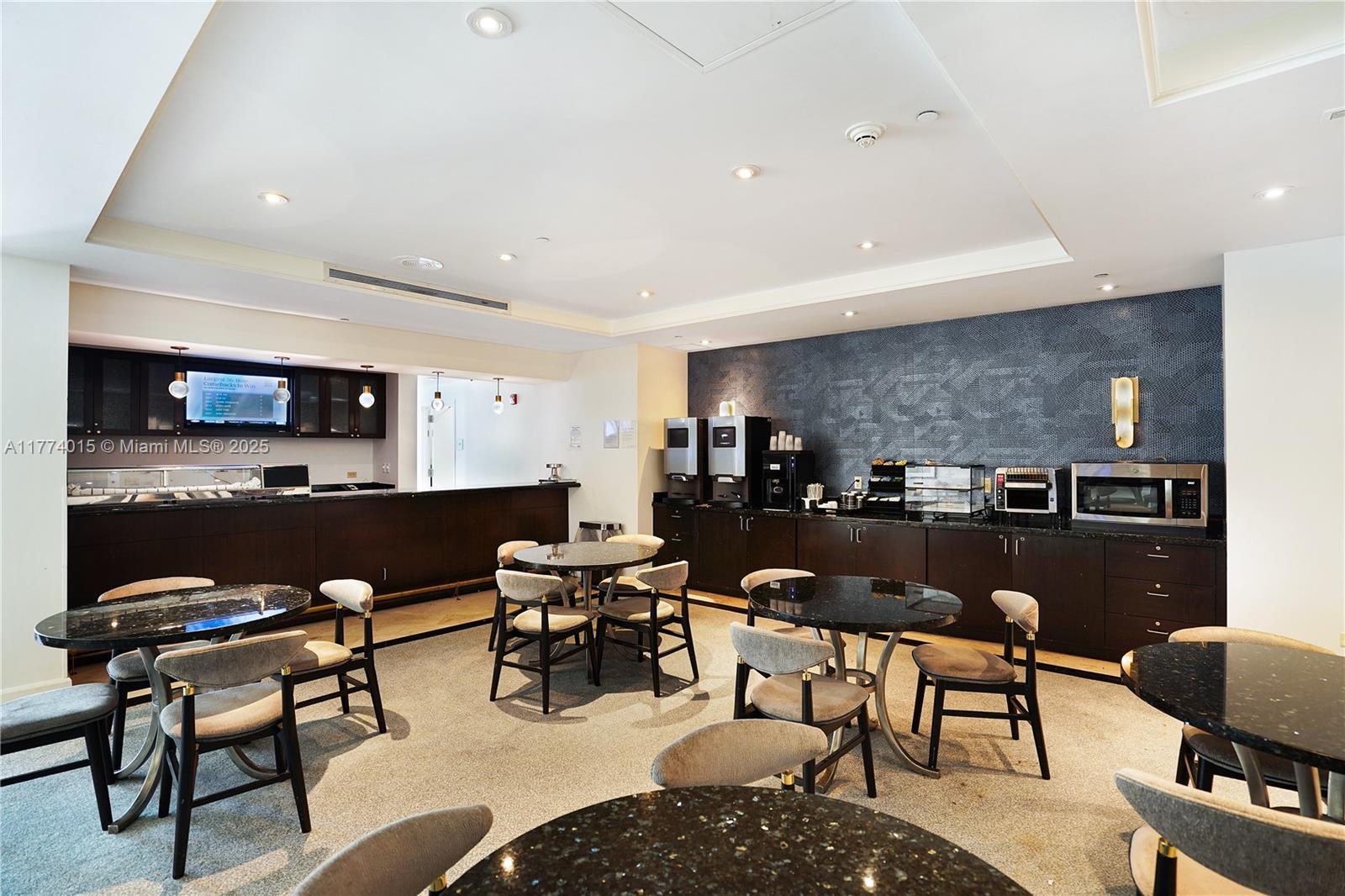 FONTAINEBLEAU III - Residential