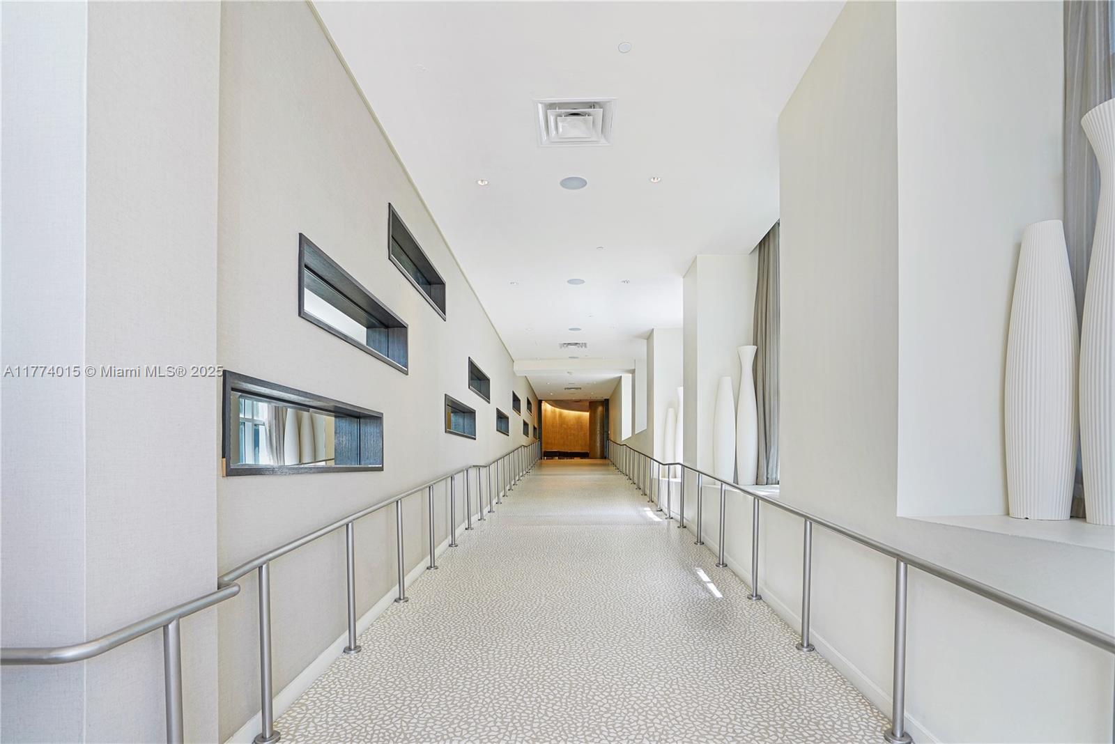 FONTAINEBLEAU III - Residential