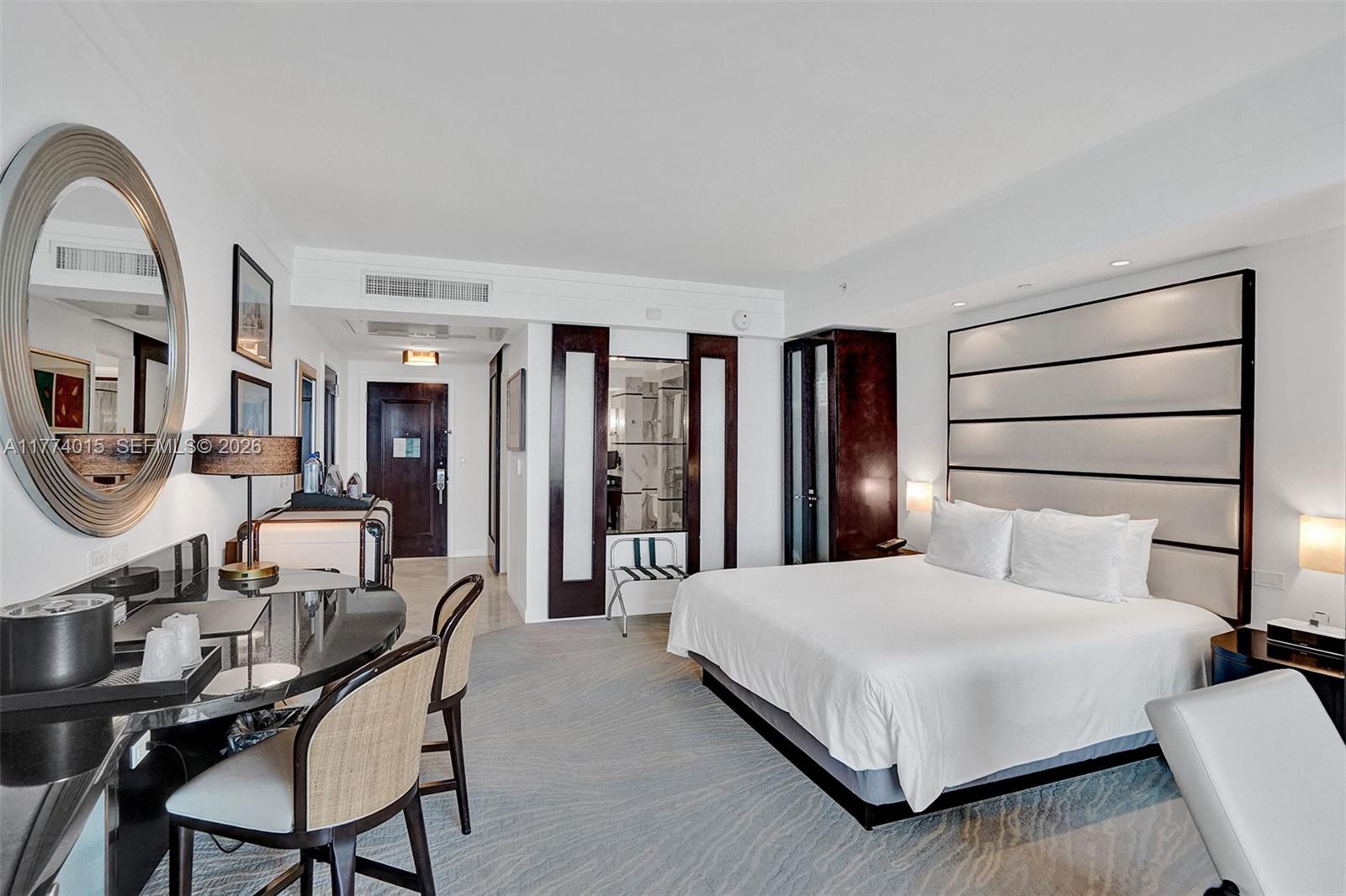 FONTAINEBLEAU III - Residential