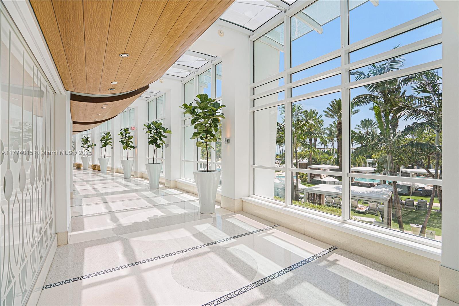 FONTAINEBLEAU III - Residential