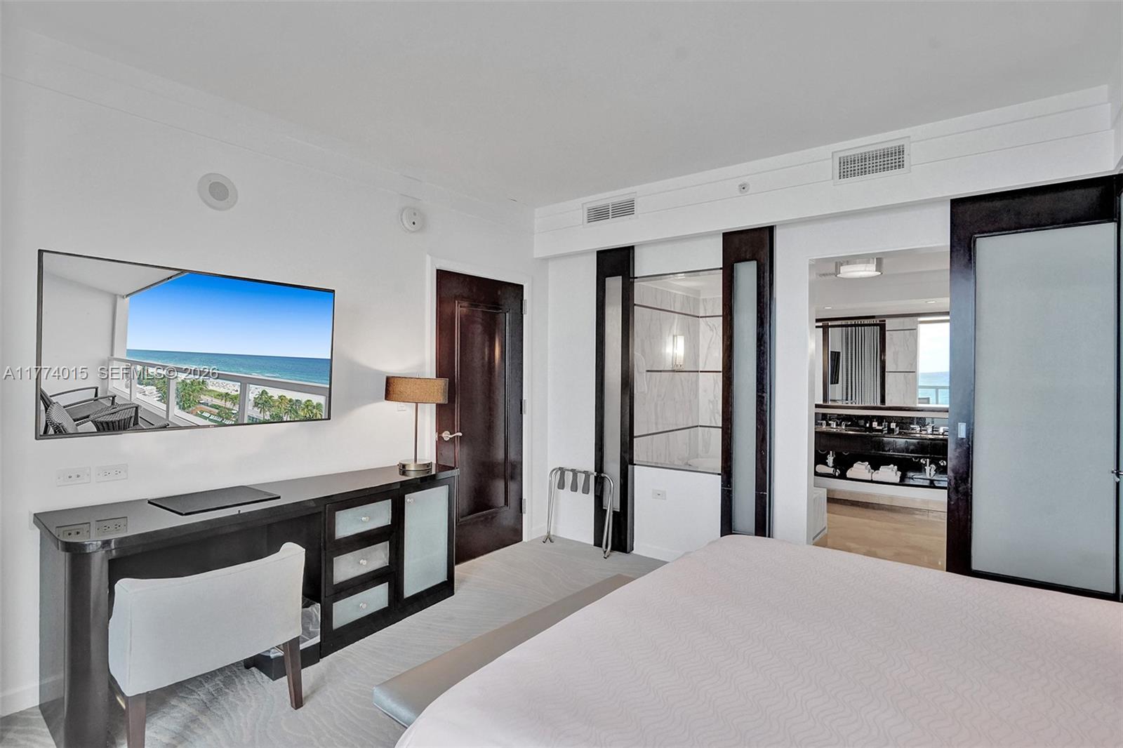 FONTAINEBLEAU III - Residential