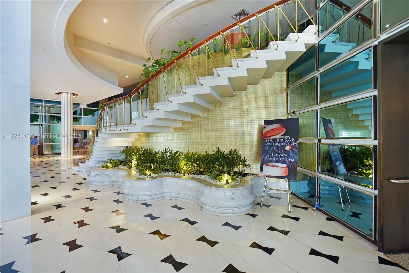 FONTAINEBLEAU III - Residential