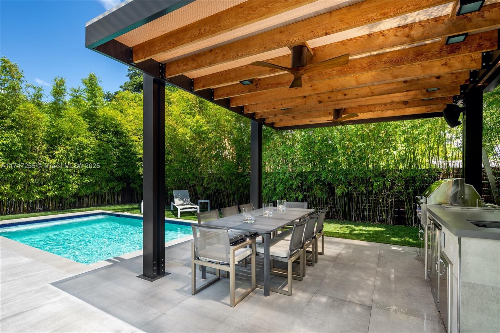 8600 EAST DIXIE - Residential Lease