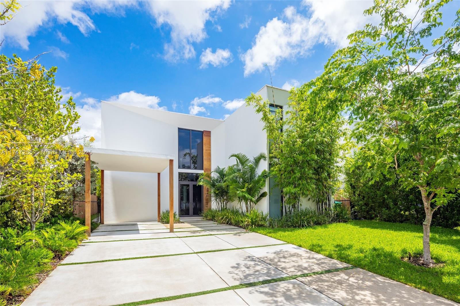8600 EAST DIXIE - Residential Lease