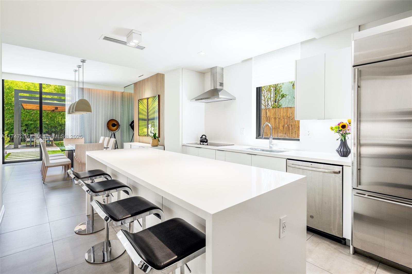 8600 EAST DIXIE - Residential Lease
