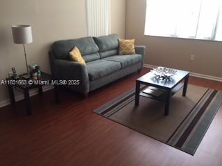 BEAUTIFULL 2/2 APARTMENT, upgraded kitchen, wood floors, very well located!