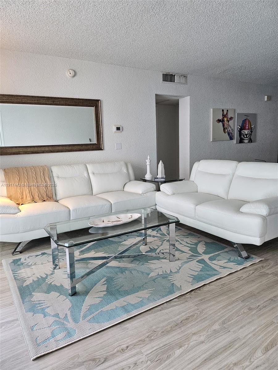 SIAN OCEAN RESIDENCES COND - Residential Lease