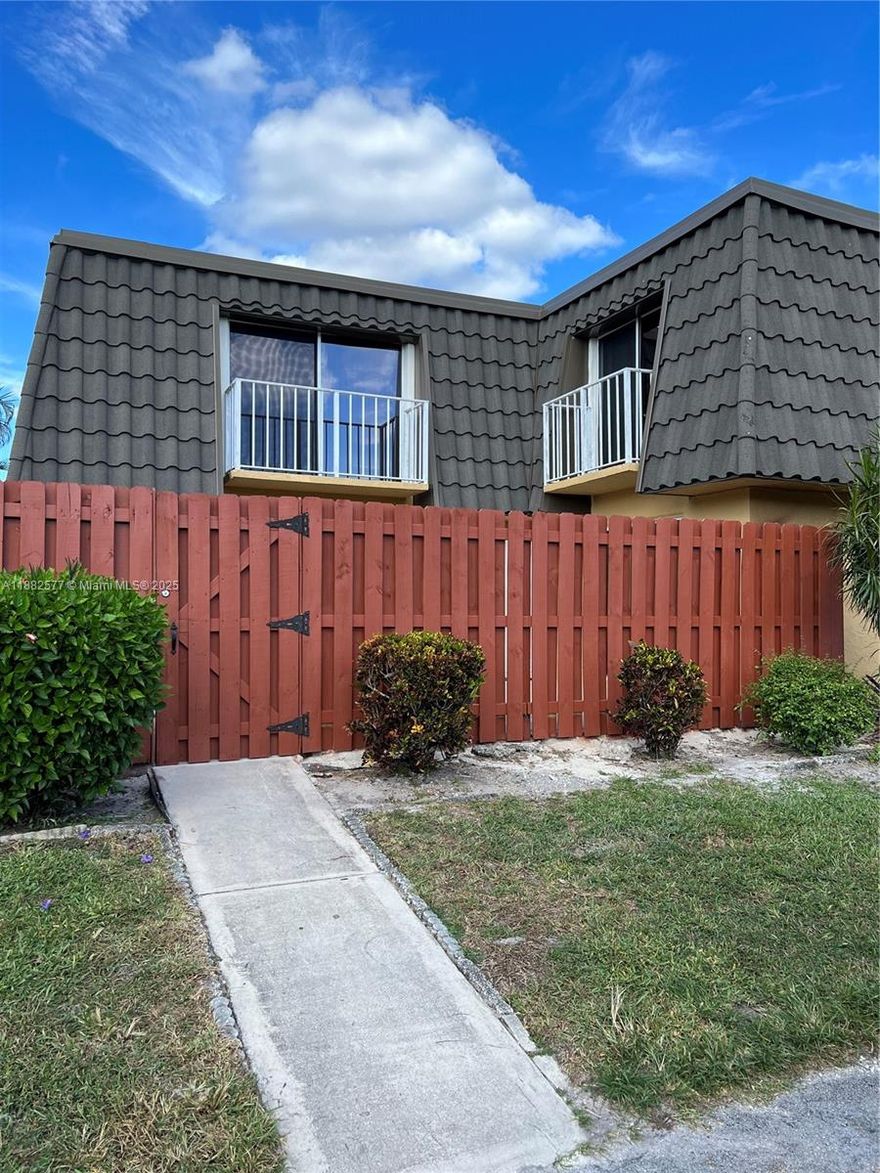 BEAUTIFUL TOWNHOUSE – 2 Bedrooms, 2 Bathrooms. This home features tile flooring throughout (no carpet), an upgraded kitchen and bathrooms, and a washer & dryer inside for convenience. Enjoy outdoor living with a spacious fenced patio, perfect for family gatherings. Located in a top-rated school district and just minutes from shopping, dining, and entertainment.