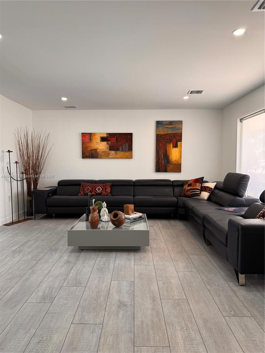 BOULEVARD PARK ISLES SEC - Residential