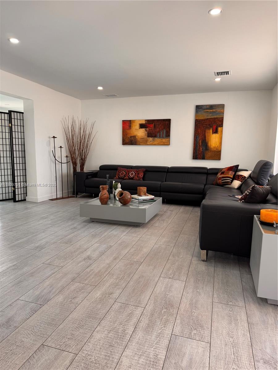 BOULEVARD PARK ISLES SEC - Residential