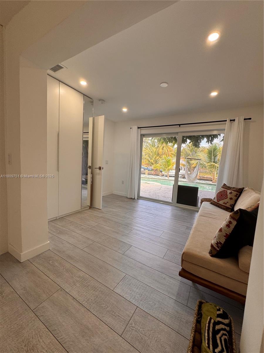 BOULEVARD PARK ISLES SEC - Residential
