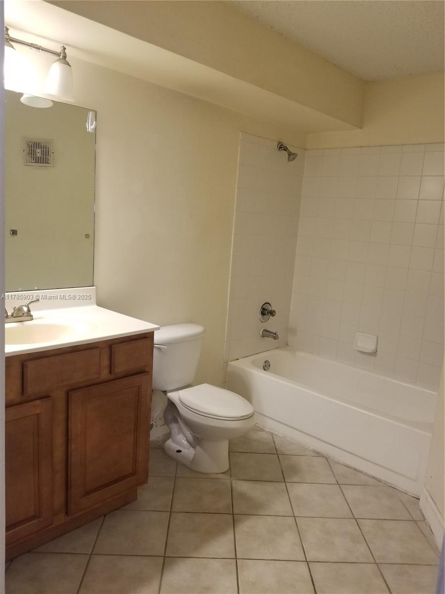 611 Lyons Rd 8103
