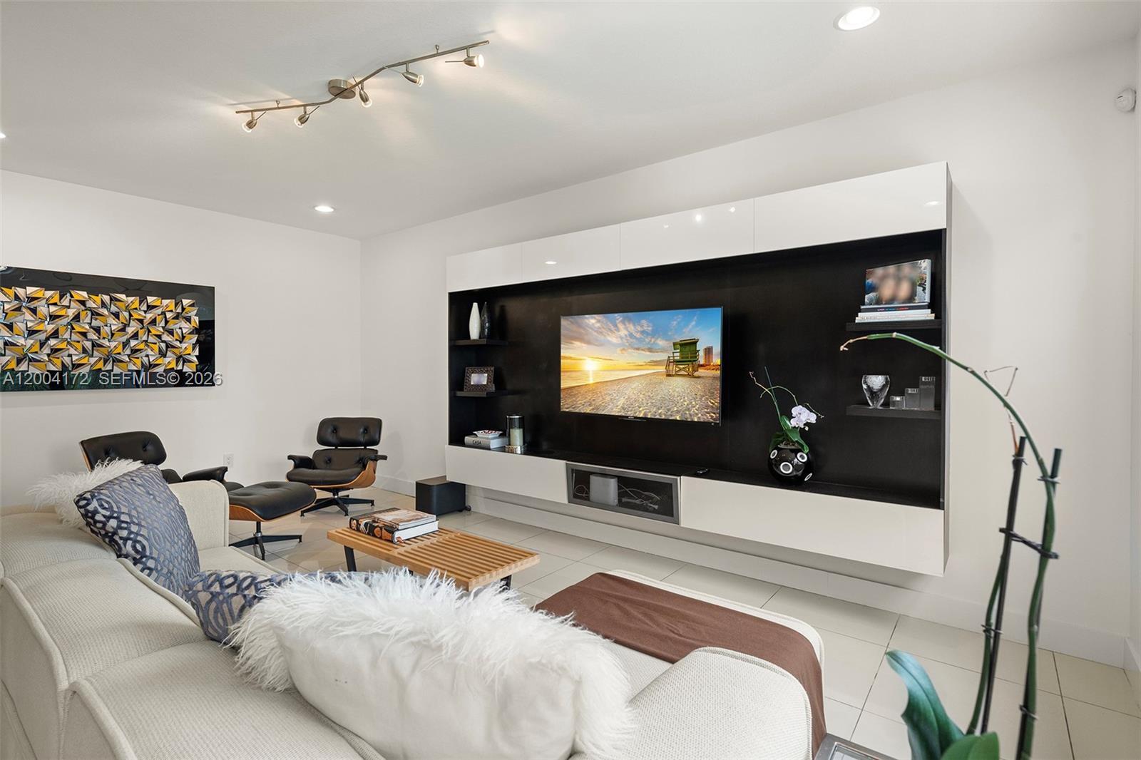 DORAL BREEZE - Residential